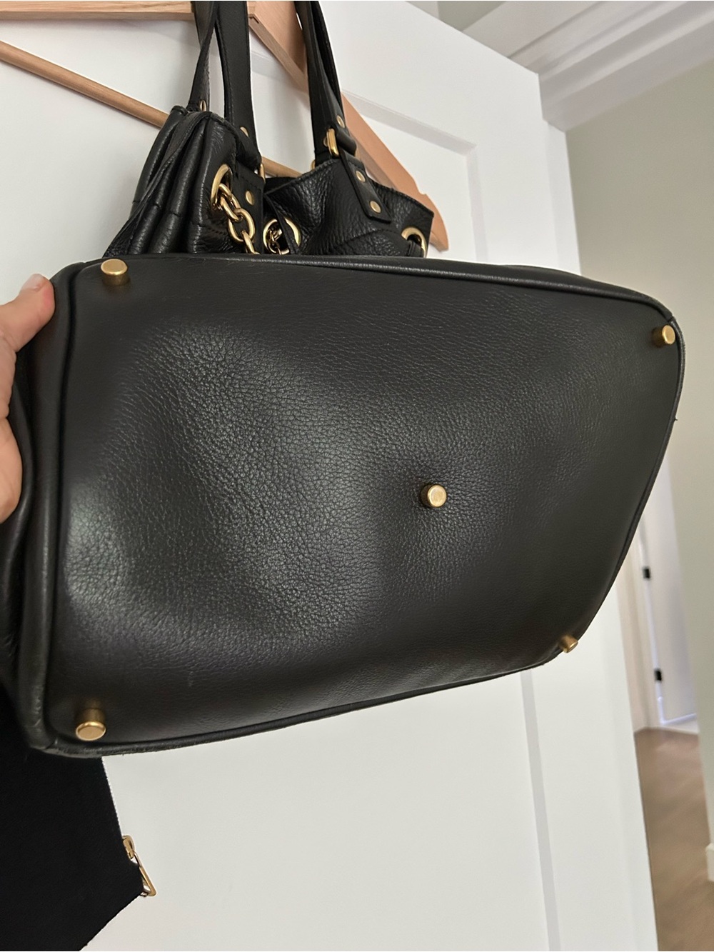Yves Saint Laurent Black Leather Shoulder Bag with Gold Chain Hardware - Picture 4 of 7